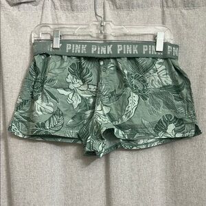 PINK Victoria's Secret Women's Green Leaf Print Shorts